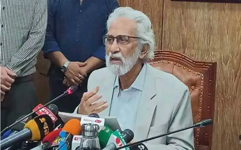 বৈঠকে হাসান আরিফ সাংবাদিকদের প্রশ্নের উত্তর দিচ্ছেন. Channel i News - চ্যানেল আই নিউজ