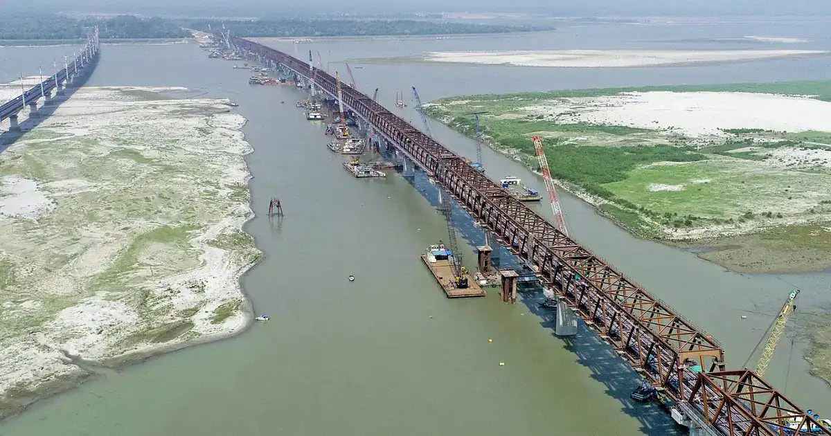যমুনা নদীতে দেশের দীর্ঘতম রেলসেতুর নির্মাণ কাজ চলছে. Channel i News - চ্যানেল আই নিউজ