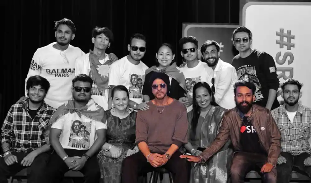 বাংলাদেশি তরুণের আবেগপ্রবণ মুহূর্তের ছবি, কাঁদছেন ও অনুভূতি প্রকাশ করছেন. Channel i News - চ্যানেল আই নিউজ