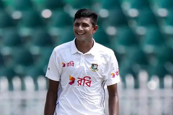 নাহিদ ক্রিকেট খেলোয়াড়, হাস্যোজ্জ্বল, মাঠে প্রস্তুত. Channel i News - চ্যানেল আই নিউজ