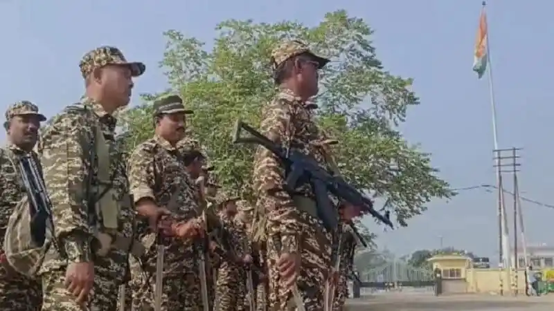 বাংলাদেশ-ভারত সীমান্তে সেনা মোতায়েনের দৃশ্য. Channel i News - চ্যানেল আই নিউজ