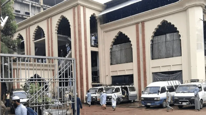 কাকরাইল মসজিদে নিরাপত্তা ও নজরদারি ব্যবস্থা দৃশ্য. Channel i News - চ্যানেল আই নিউজ