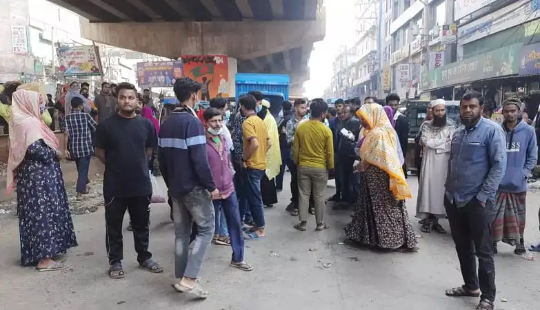 বন্ধ কারখানা খুলে দেয়ার দাবিতে মহাসড়কে মানুষের জমা. Channel i News - চ্যানেল আই নিউজ
