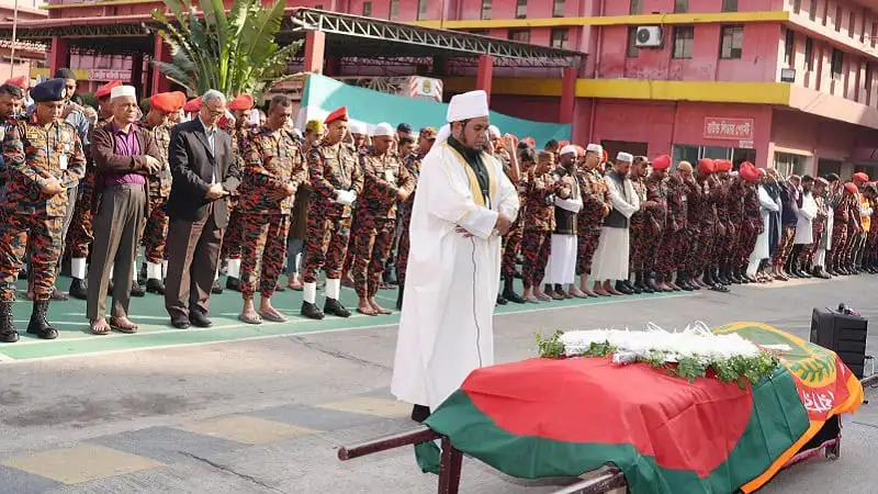 নিহতের জানাজায় অংশগ্রহণকারী মুসল্লিরা সচিবালয়ে উপস্থিত. Channel i News - চ্যানেল আই নিউজ