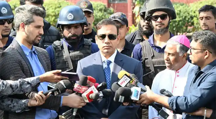 নিরাপত্তা নিশ্চিত করতে ডিএমপি কর্মকর্তাদের প্রেস ব্রিফিং. Channel i News - চ্যানেল আই নিউজ