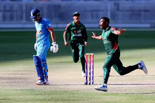 বাংলাদেশের ক্রিকেটাররা জয় উদযাপন করছে, ভারতের বিরুদ্ধে ম্যাচে টানা দ্বিতীয় এশিয়া চ্যাম্পিয়ন. Channel i News - চ্যানেল আই নিউজ