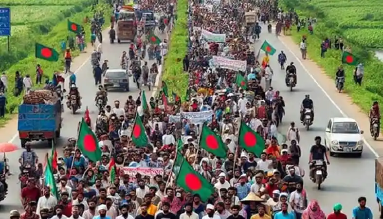 বাংলাদেশের জনগণের বিশাল গণজমায়েত, পতাকা বহন করছে মানুষ. Channel i News - চ্যানেল আই নিউজ
