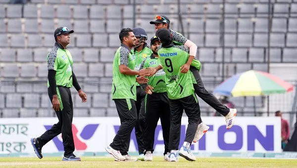 বাংলাদেশ ক্রিকেট দল জিতের আনন্দে উদযাপন করছে. Channel i News - চ্যানেল আই নিউজ