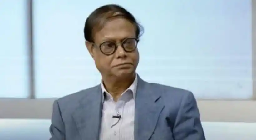 বাংলাদেশ ব্যাংকের গভর্নর ধৈর্য্য ধরে অর্থনৈতিক পরিস্থিতি আলোচনা করছেন. Channel i News - চ্যানেল আই নিউজ