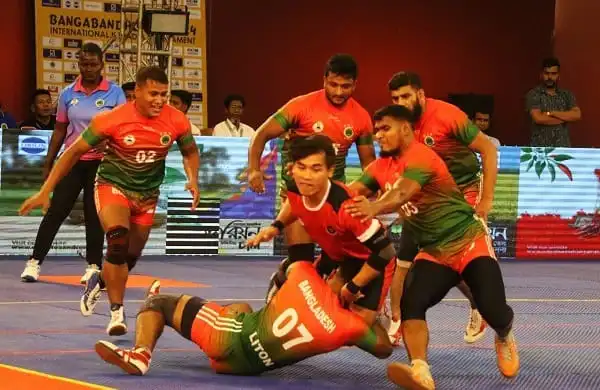 বাংলাদেশ কাবাডি দলের খেলোয়াড়রা বিজয় দিবসের কাবাডি ম্যাচে অংশগ্রহণ করছে।. Channel i News - চ্যানেল আই নিউজ
