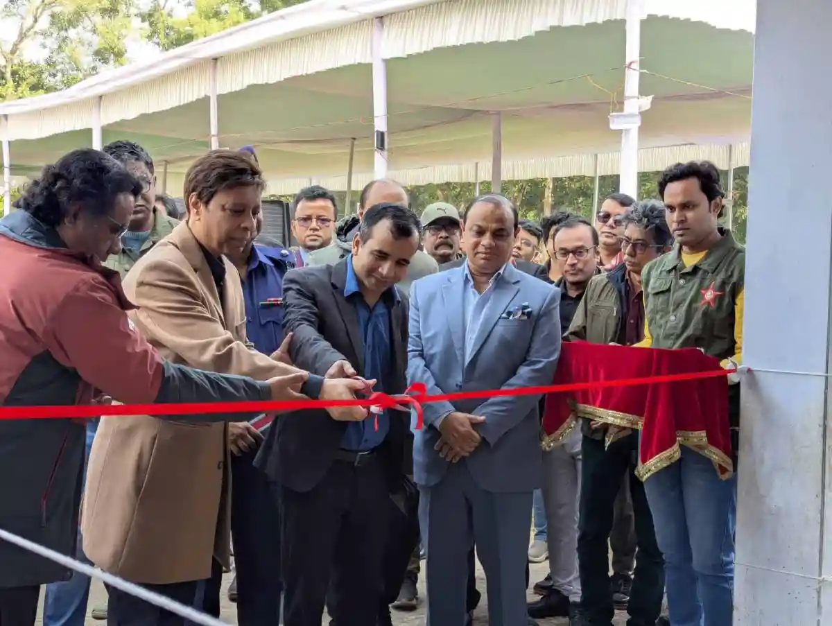 শ্রীমঙ্গলে নতুন স্বাস্থ্য ক্যাম্পের উদ্বোধন, অতিথিরা রিবন কেটে আনুষ্ঠানিকতা শুরু করেন।. Channel i News - চ্যানেল আই নিউজ