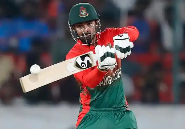 বাংলাদেশের ক্রিকেটার লিটন দাস ব্যাট চালাচ্ছেন, প্রস্তুত হচ্ছেন শট খেলতে. Channel i News - চ্যানেল আই নিউজ