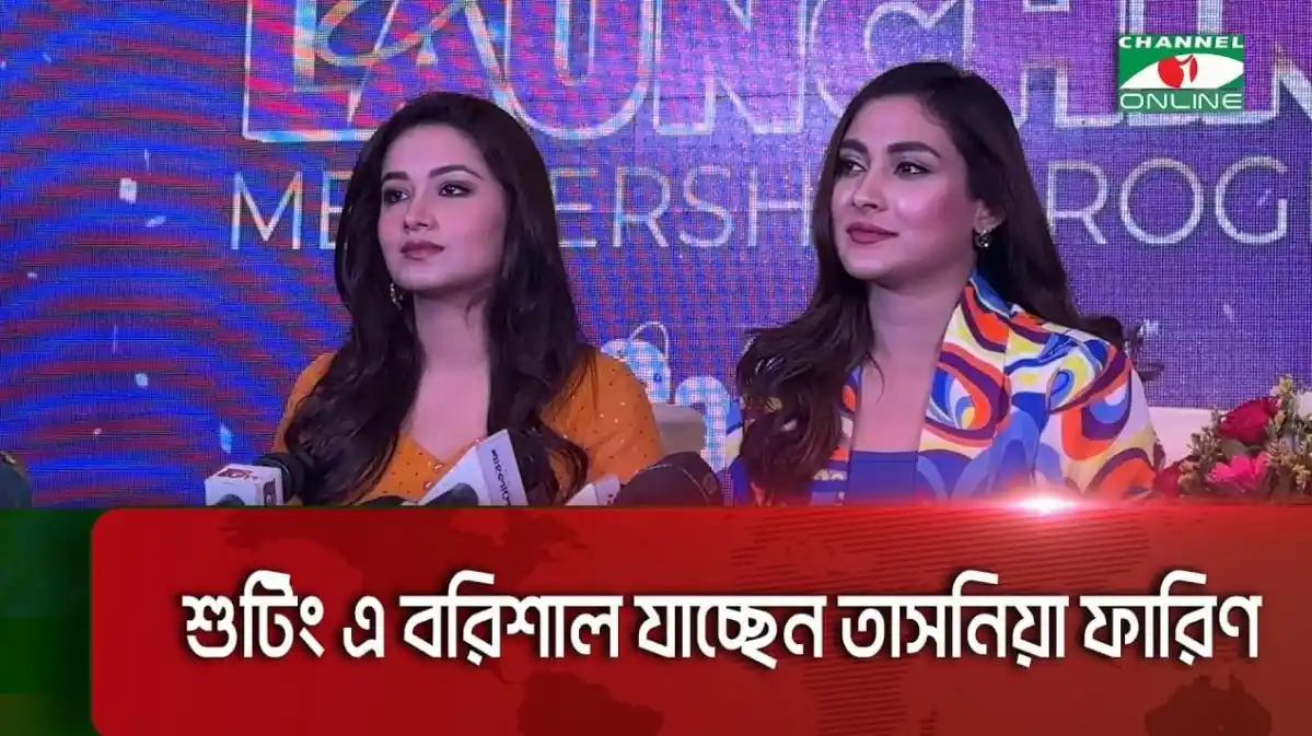 দুটি নারী সাংবাদিকের সাথে মেহজাবিনের সাক্ষাৎকারের ছবি. Channel i News - চ্যানেল আই নিউজ