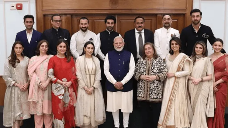 ভারতীয় প্রধানমন্ত্রী মোদি ও কাপুর পরিবারের সদস্যরা একসঙ্গে ছবি তুলেছেন।. Channel i News - চ্যানেল আই নিউজ