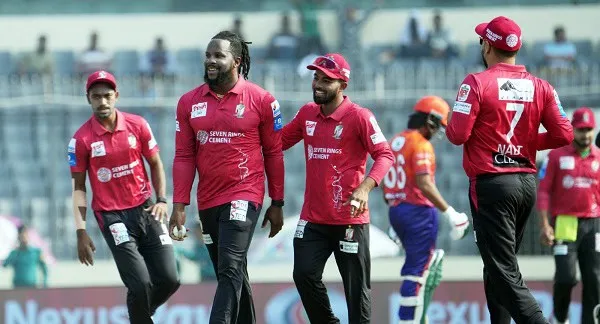 বাংলাদেশ ক্রিকেট দলের খেলোয়াড়রা মাঠে আনন্দে উদযাপন করছে. Channel i News - চ্যানেল আই নিউজ