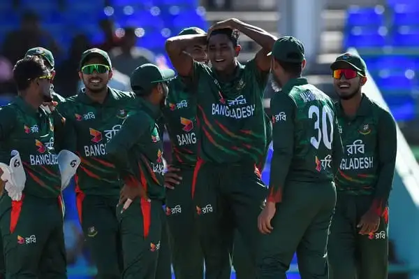 বাংলাদেশ ক্রিকেট দলের খেলোয়াড়রা মাঠে জয়ের উল্লাসে মেতে উঠেছে. Channel i News - চ্যানেল আই নিউজ