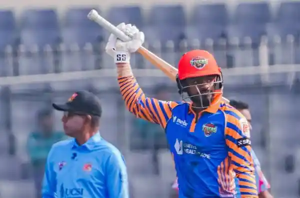 বাংলাদেশি ক্রিকেটার মিরাজ ব্যাট হাতে মাঠে প্রস্তুত. Channel i News - চ্যানেল আই নিউজ