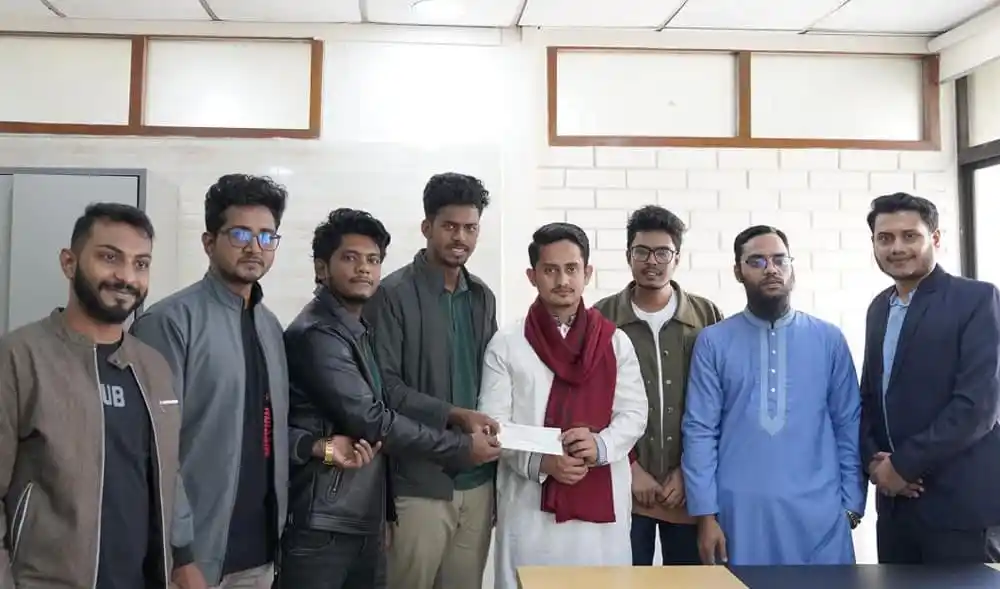 শহীদ স্মৃতি ফাউন্ডেশনে অর্থ প্রদান অনুষ্ঠানে অংশগ্রহণকারী ব্যক্তিরা. Channel i News - চ্যানেল আই নিউজ