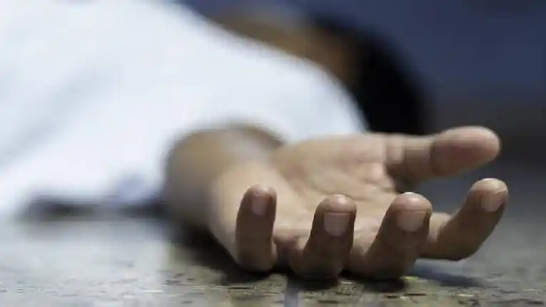 আবাসিক হোটেলে যুবকের মরদেহ পড়ে আছে, পুলিশ তদন্ত চালাচ্ছে. Channel i News - চ্যানেল আই নিউজ