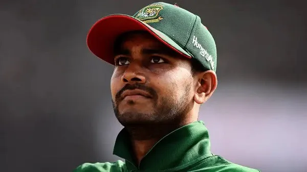 বাংলাদেশ ক্রিকেটার মিরাজ রান নিয়ে সন্তুষ্ট, ছবি তোলা. Channel i News - চ্যানেল আই নিউজ