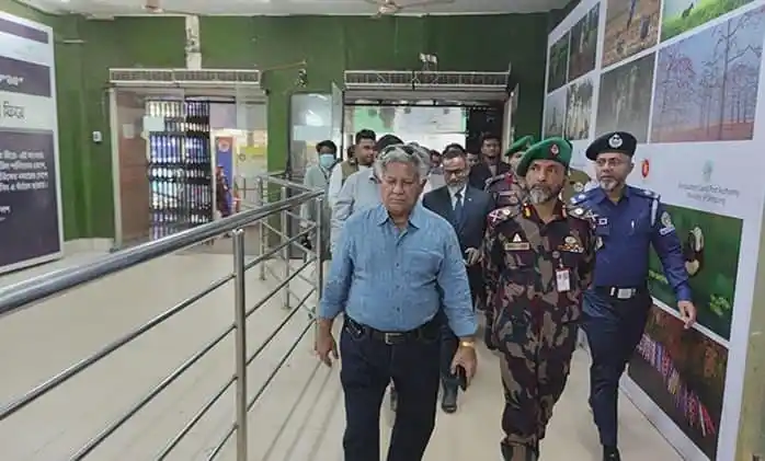 বাংলাদেশের কর্মকর্তারা একটি প্রদর্শনী কেন্দ্র পরিদর্শন করছেন. Channel i News - চ্যানেল আই নিউজ