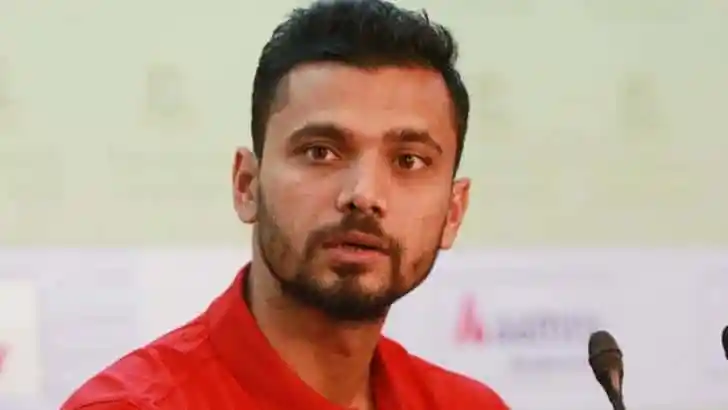 বাংলাদেশ ক্রিকেটার মাশরাফি বিন মর্তুজা মামলার খবরের সামনে দাঁড়িয়ে. Channel i News - চ্যানেল আই নিউজ