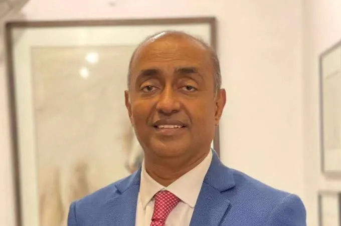 অ্যাটর্নি জেনারেলের পেশাদার ছবি, পরিপাটি পোশাক পরা. Channel i News - চ্যানেল আই নিউজ