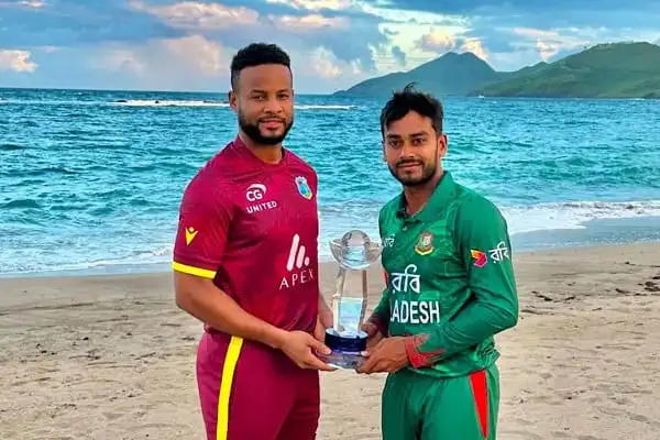 বাংলাদেশ ক্রিকেটাররা সমুদ্র সৈকতে পুরস্কার গ্রহণ করছেন. Channel i News - চ্যানেল আই নিউজ