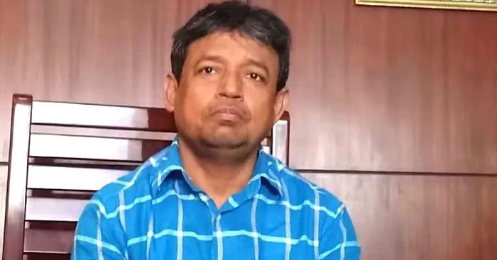 ডিবি হারুনের ছবি, পুলিশ কর্মকর্তা, অফিসে বসে. Channel i News - চ্যানেল আই নিউজ