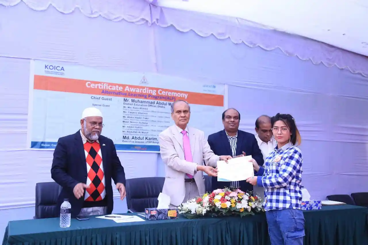 সনদ বিতরণ অনুষ্ঠানে অতিথি ও প্রশিক্ষণার্থীদের ছবি. Channel i News - চ্যানেল আই নিউজ