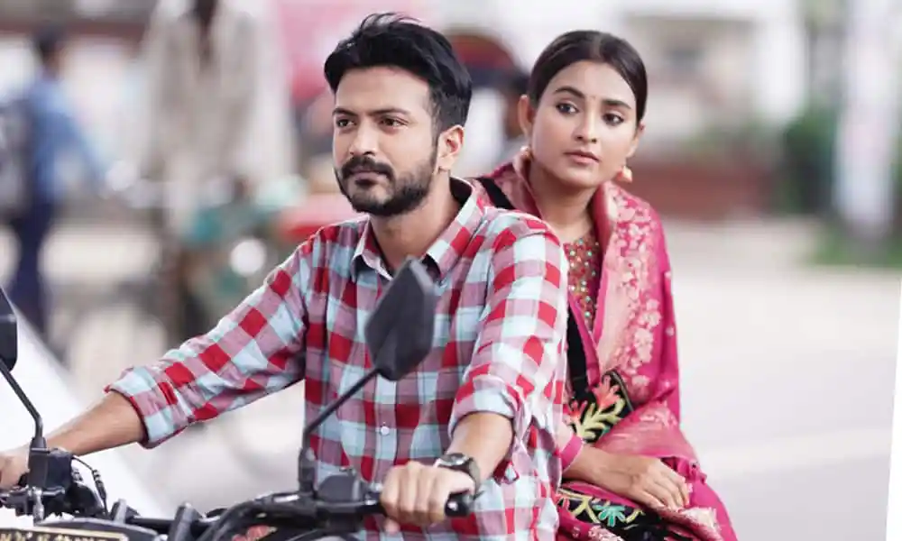দম্পতি রাইডার সাইকেলে, শহরের রাস্তায়, বাংলা সংবাদ পোর্টাল. Channel i News - চ্যানেল আই নিউজ