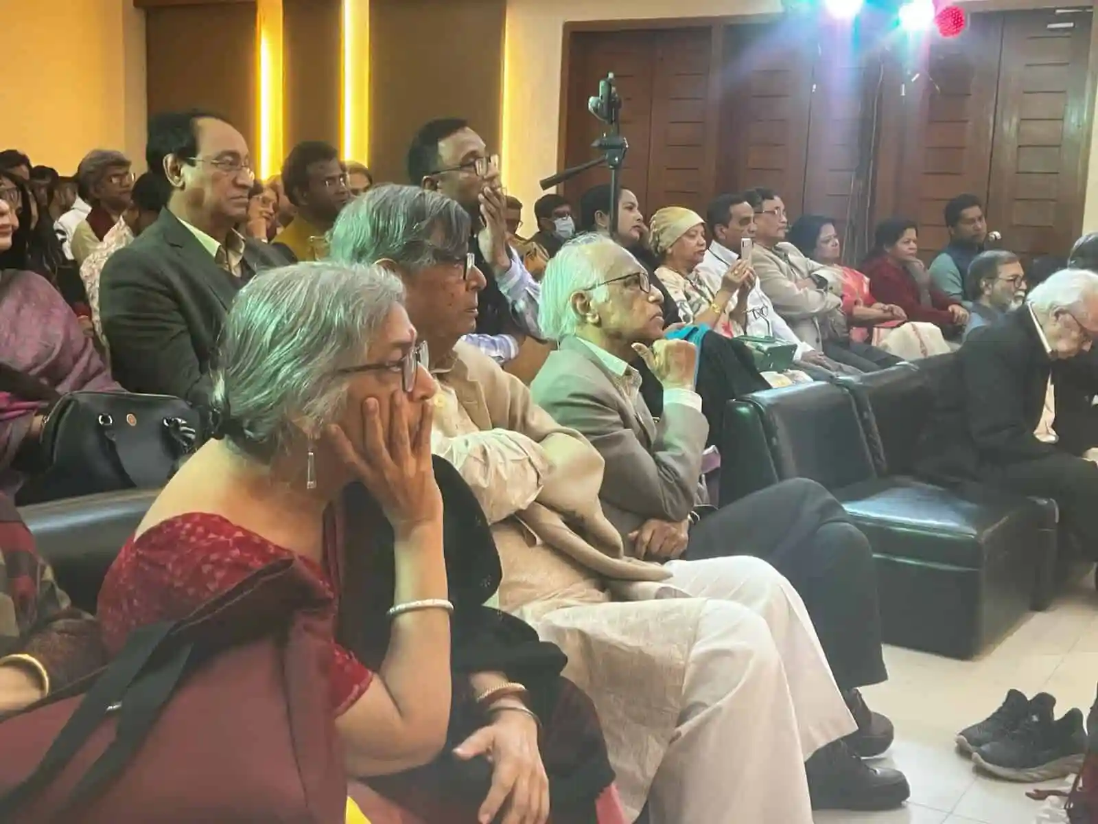 জনপ্রিয় ব্যক্তিরা ক্রাউডফান্ডিং অনুষ্ঠানে উপস্থিত. Channel i News - চ্যানেল আই নিউজ