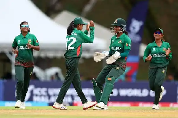 বাংলাদেশ নারী ক্রিকেট দলের খেলোয়াড়রা উল্লাসে মেতে উঠেছে. Channel i News - চ্যানেল আই নিউজ