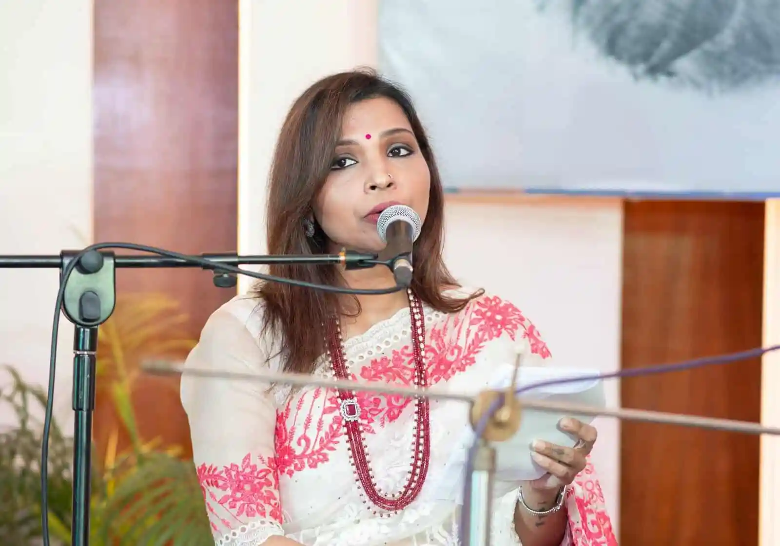 বাংলাদেশি নারী বক্তা ভাষণ দিচ্ছেন, চ্যানেল আই অনলাইন সংবাদ. Channel i News - চ্যানেল আই নিউজ