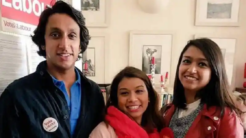 তিনজন তরুণের হাস্যোজ্জ্বল ছবি, বাংলাদেশি যুবকদের সামাজিক অনুষ্ঠানে. Channel i News - চ্যানেল আই নিউজ