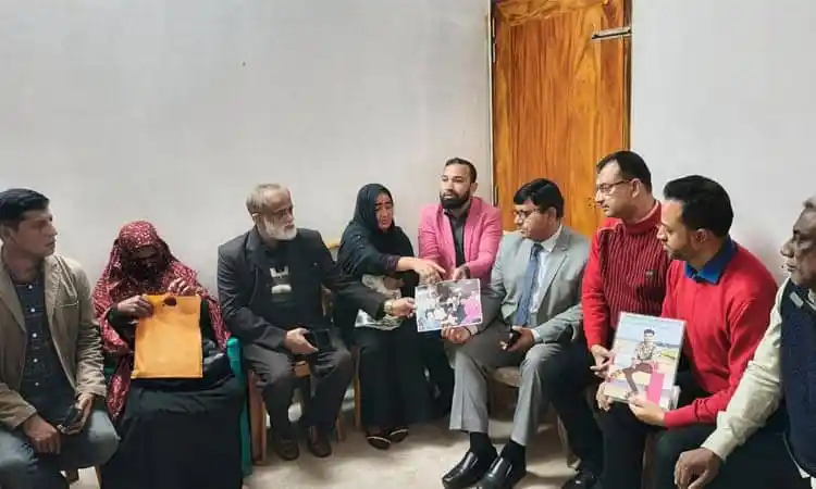 শহীদ রাব্বির পরিবারের সাথে তরিক রহমানের সাক্ষাৎ. Channel i News - চ্যানেল আই নিউজ