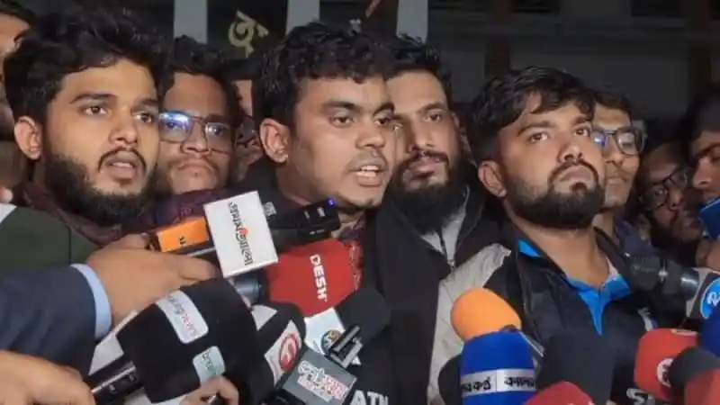 ৭ কলেজ শিক্ষার্থীদের নিউমার্কেট ঘেরাওয়ের ঘোষণা. Channel i News - চ্যানেল আই নিউজ