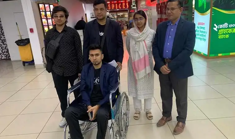 আন্দোলনে গুলিবিদ্ধ দুইজনকে সিঙ্গাপুরের হাসপাতালে পাঠানো হয়েছে. Channel i News - চ্যানেল আই নিউজ