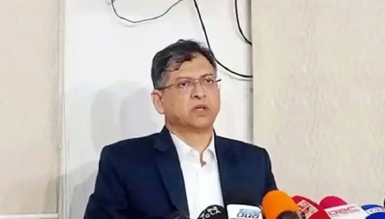 সালাহউদ্দিন নির্বাচনী ভাষণে speaking at a press conference. Channel i News - চ্যানেল আই নিউজ
