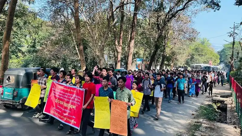 চবি শিক্ষার্থীদের প্রতিবাদ মিছিল, মানববন্ধন ও স্লোগান. Channel i News - চ্যানেল আই নিউজ