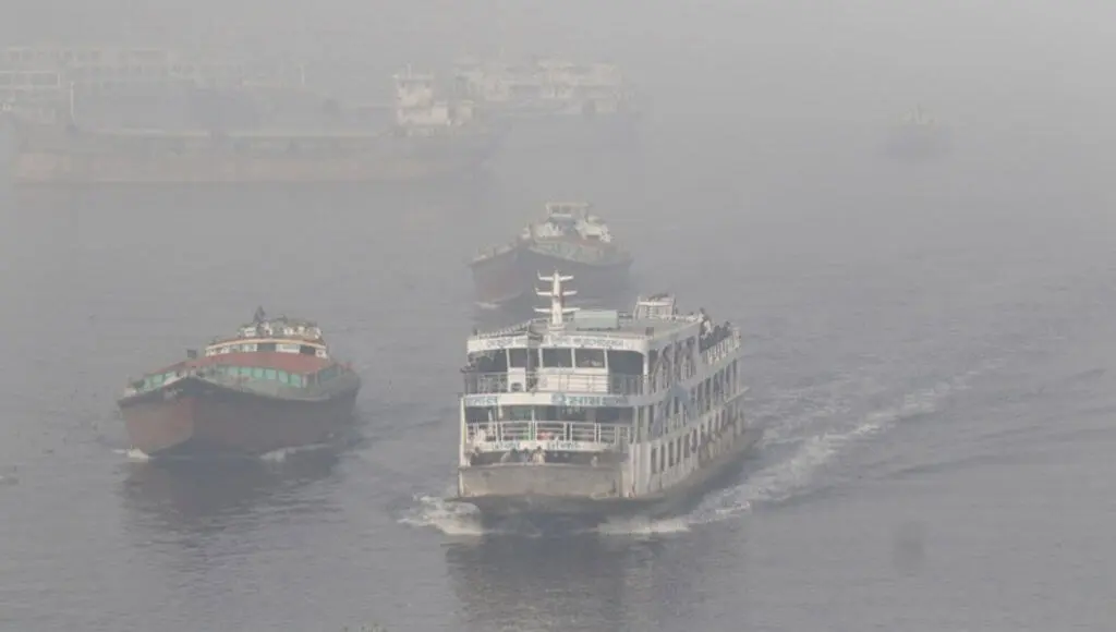 ঘন কুয়াশায় নৌরুটে ফেরি চলাচল স্বাভাবিক, বাংলাদেশ. Channel i News - চ্যানেল আই নিউজ