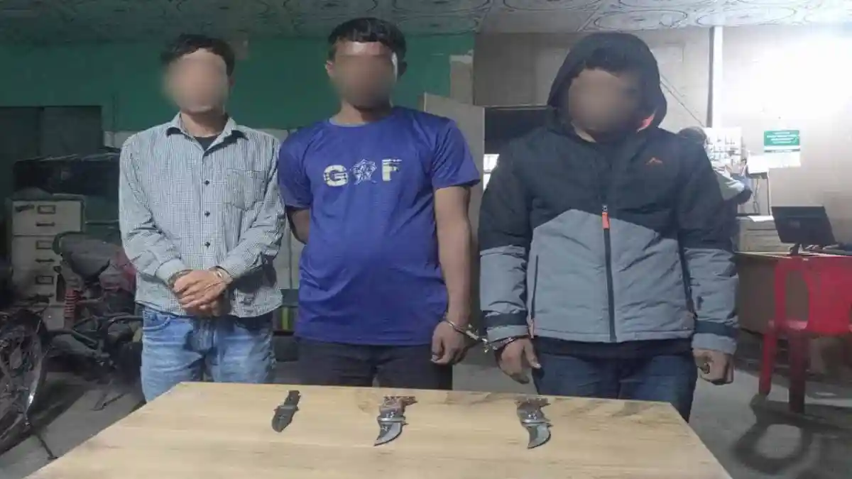 ডাকাতির প্রস্তুতির সময় তিনজনকে আটক করেছে পুলিশ. Channel i News - চ্যানেল আই নিউজ