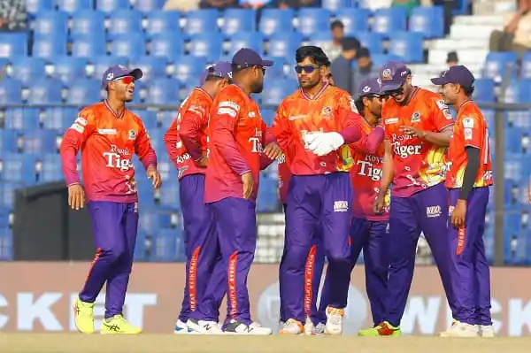 বাংলাদেশ ক্রিকেট দলের খেলোয়াড়রা মাঠে প্রস্তুতি নিচ্ছেন।. Channel i News - চ্যানেল আই নিউজ