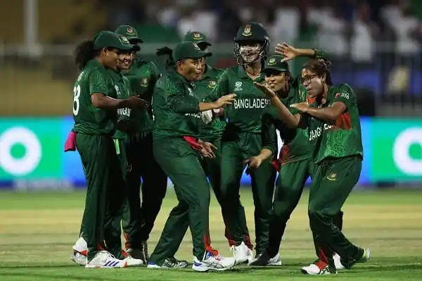 বাংলাদেশ নারী ক্রিকেট দলের খেলোয়াড়রা জয় উদযাপন করছে. Channel i News - চ্যানেল আই নিউজ