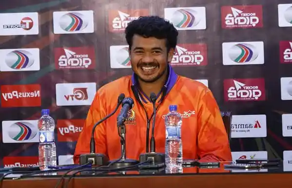 তাসকিন হাসিমুখে সংবাদ সম্মেলনে অংশগ্রহণ করছেন. Channel i News - চ্যানেল আই নিউজ