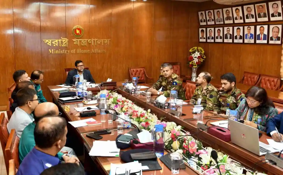 বাংলাদেশের গৃহায়ণ ও গণপূর্তমন্ত্রী সভায় অংশগ্রহণ করছেন. Channel i News - চ্যানেল আই নিউজ
