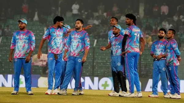 চিটাগং ক্রিকেট দল মাঠে খেলছে, রংপুরের টানা তৃতীয় হার. Channel i News - চ্যানেল আই নিউজ