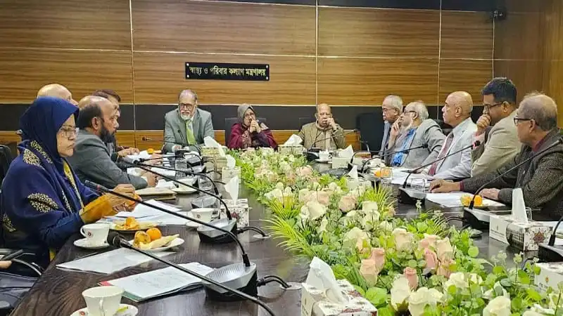 স্বাস্থ্য খাতের সংস্কার নিয়ে আলোচনা সভায় অংশগ্রহণকারীরা. Channel i News - চ্যানেল আই নিউজ