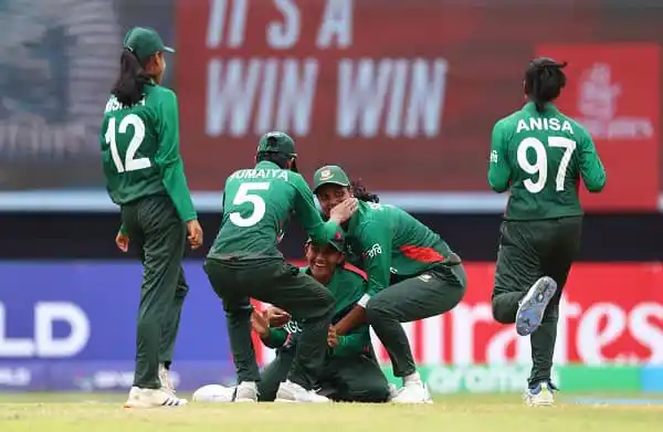 বাংলাদেশ নারী ক্রিকেট দলের খেলোয়াড়রা উল্লাসে মেতে উঠেছে. Channel i News - চ্যানেল আই নিউজ