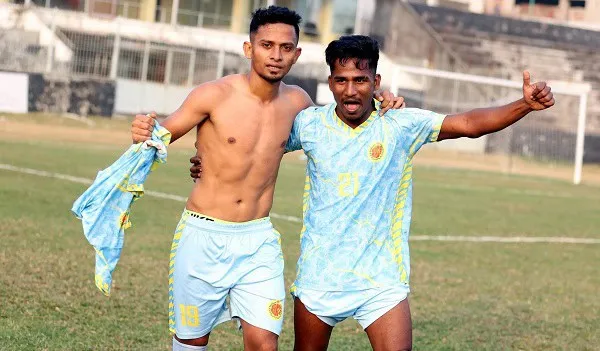 দুটি বাংলাদেশ ফুটবল খেলোয়াড় মাঠে উল্লাসে উদযাপন করছে. Channel i News - চ্যানেল আই নিউজ